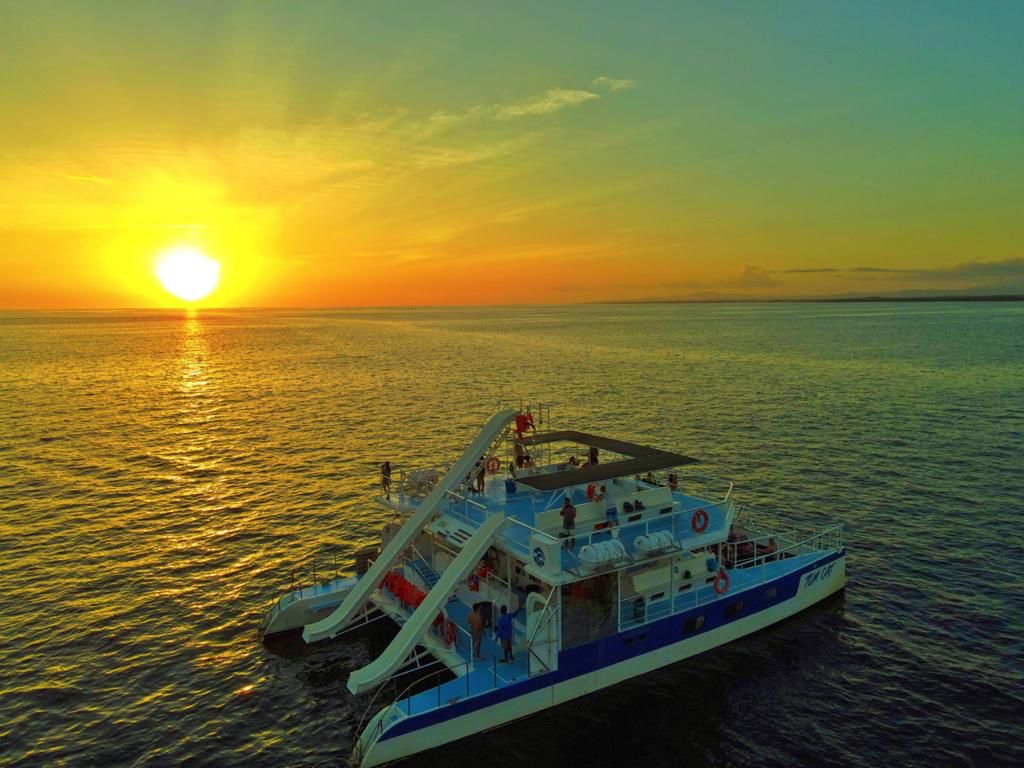Catamaran Sunset & Dolphin Watching Tour in Manuel Antonio